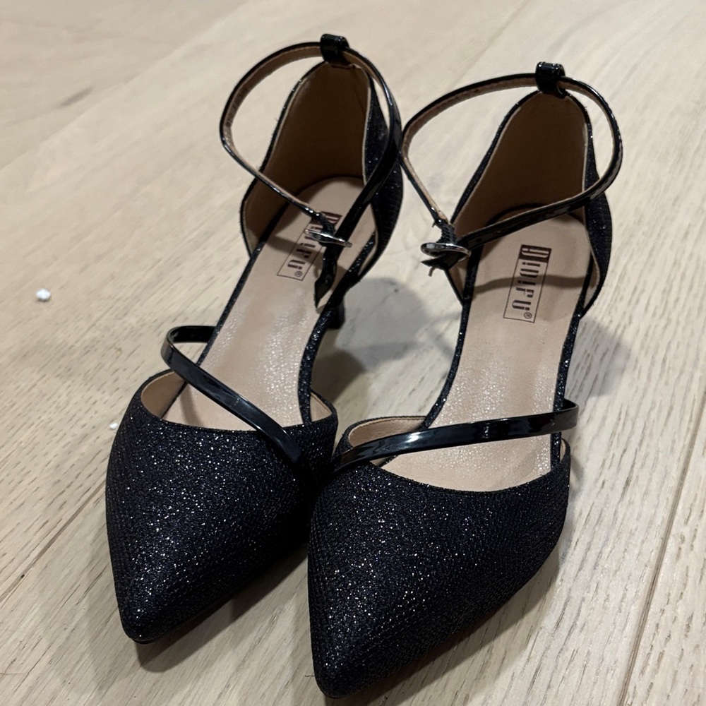 NWT Elegant Black dressy Women's Shoes size 5.5 new kitten hill